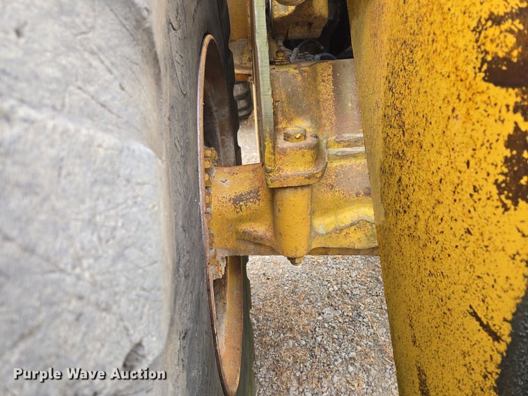 image for item EE8688 1974 Caterpillar 980 wheel loader