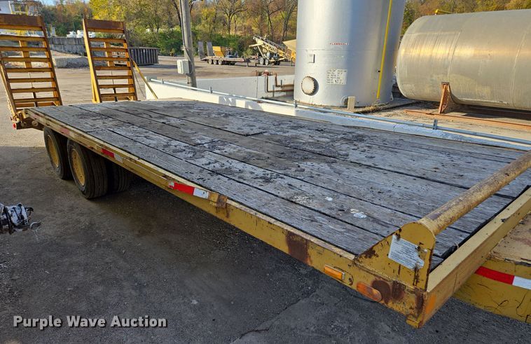 image for item EE8692 1991 Tophat Trailers equipment trailer