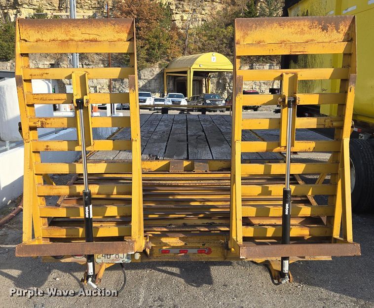 image for item EE8692 1991 Tophat Trailers equipment trailer