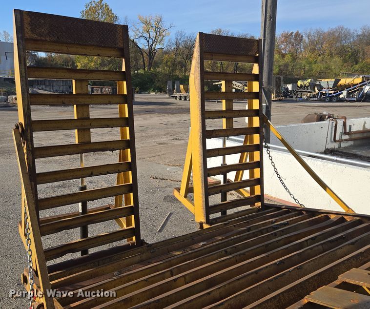 image for item EE8692 1991 Tophat Trailers equipment trailer