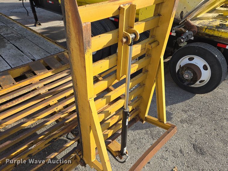 image for item EE8692 1991 Tophat Trailers equipment trailer