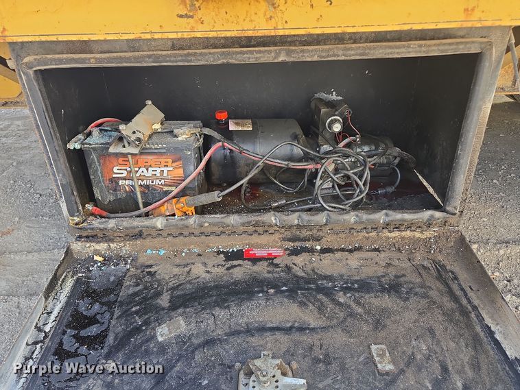 image for item EE8692 1991 Tophat Trailers equipment trailer