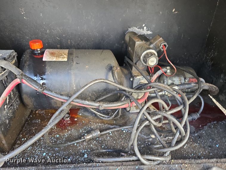 image for item EE8692 1991 Tophat Trailers equipment trailer