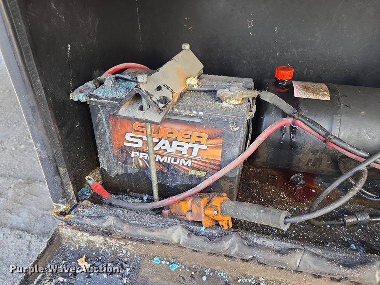 image for item EE8692 1991 Tophat Trailers equipment trailer