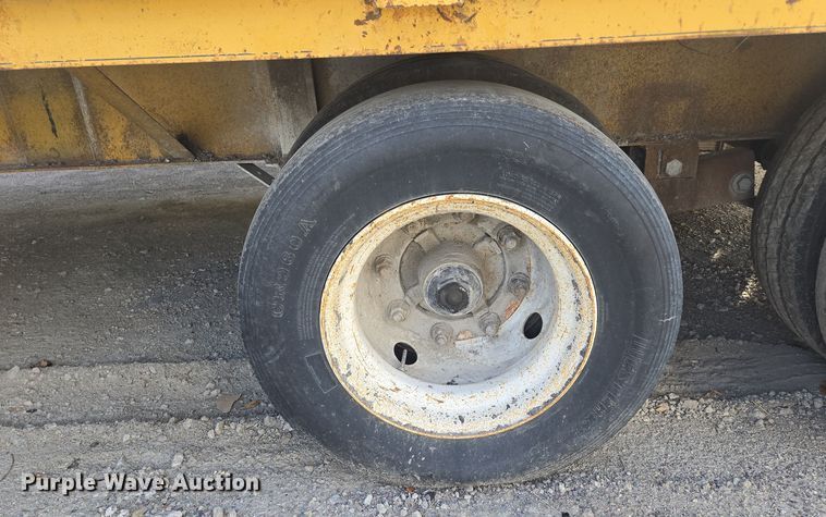 image for item EE8692 1991 Tophat Trailers equipment trailer