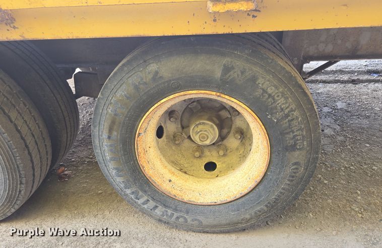 image for item EE8692 1991 Tophat Trailers equipment trailer