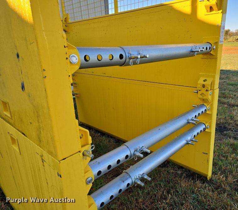 image for item EE8706 Trench box 