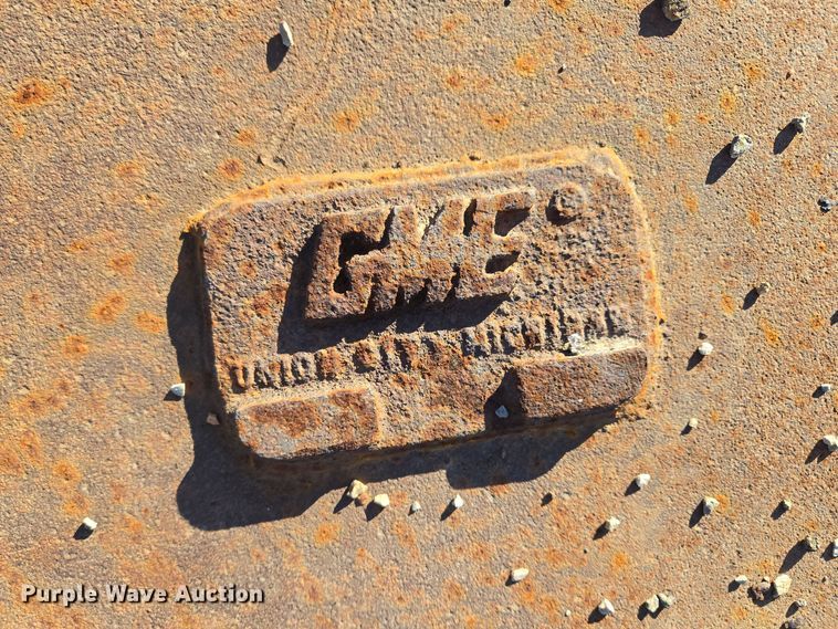 image for item EE8707 GME trench box 