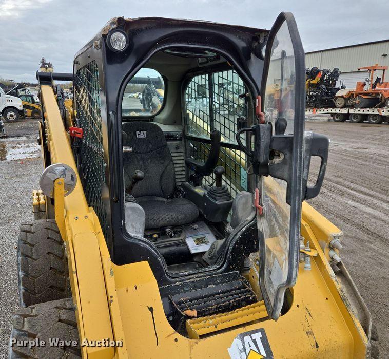 image for item EE8708 2016 Caterpillar 262D skid steer loader