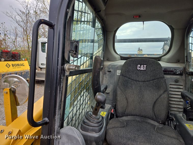 image for item EE8708 2016 Caterpillar 262D skid steer loader