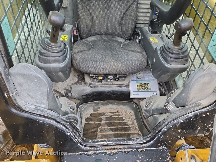 image for item EE8708 2016 Caterpillar 262D skid steer loader