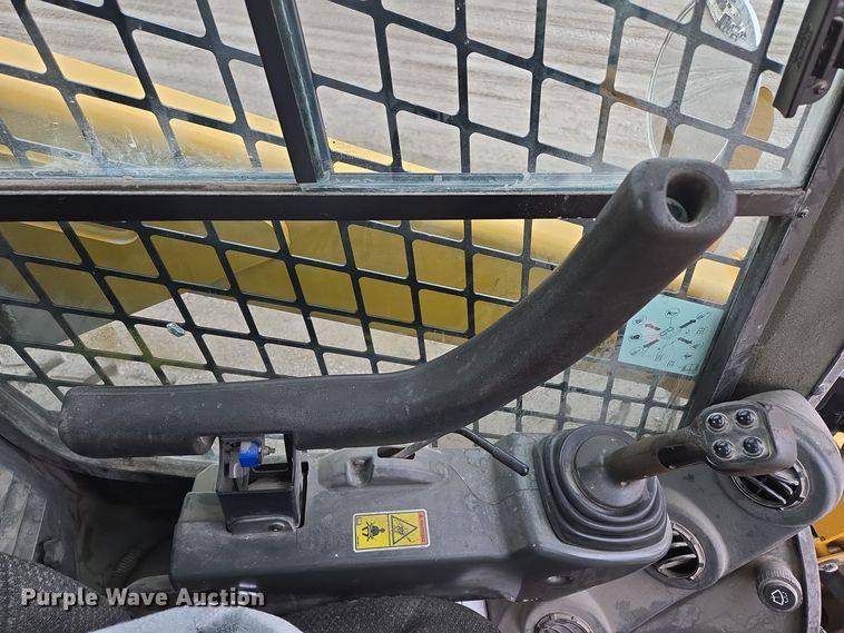 image for item EE8708 2016 Caterpillar 262D skid steer loader