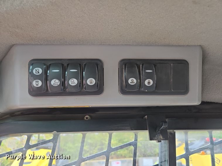 image for item EE8708 2016 Caterpillar 262D skid steer loader