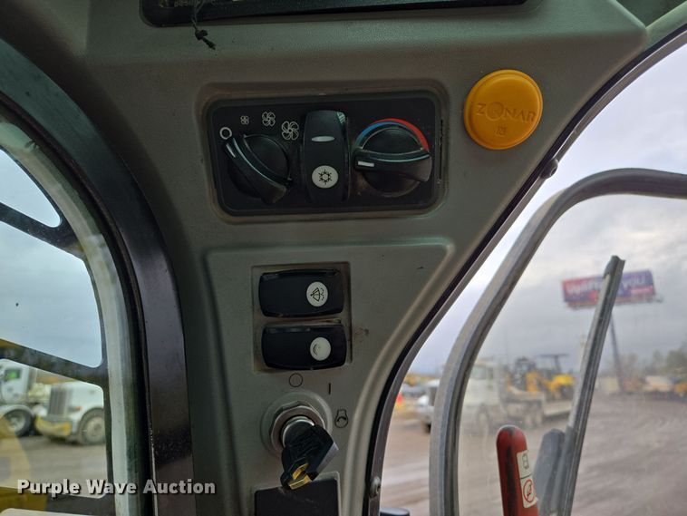 image for item EE8708 2016 Caterpillar 262D skid steer loader