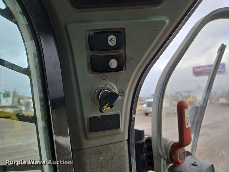 image for item EE8708 2016 Caterpillar 262D skid steer loader