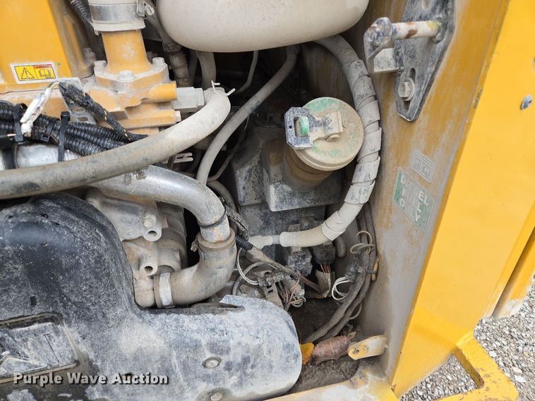 image for item EE8708 2016 Caterpillar 262D skid steer loader