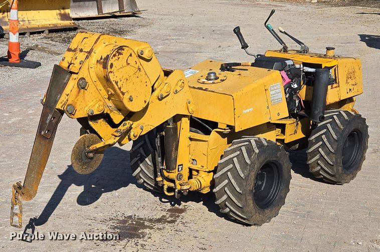 image for item EE8731 1999 Vermeer  LM25 vibratory cable plow