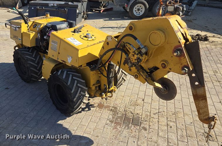 image for item EE8731 1999 Vermeer  LM25 vibratory cable plow