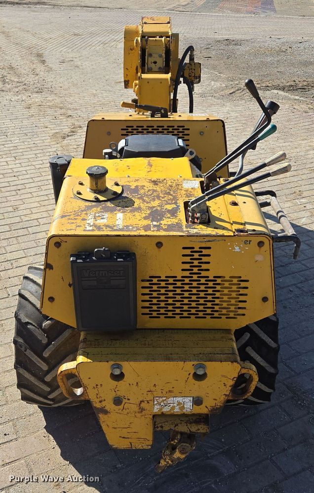 image for item EE8731 1999 Vermeer  LM25 vibratory cable plow