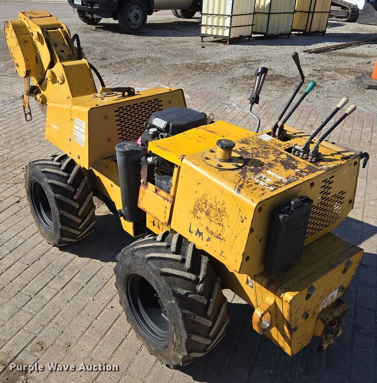 image for item EE8731 1999 Vermeer  LM25 vibratory cable plow