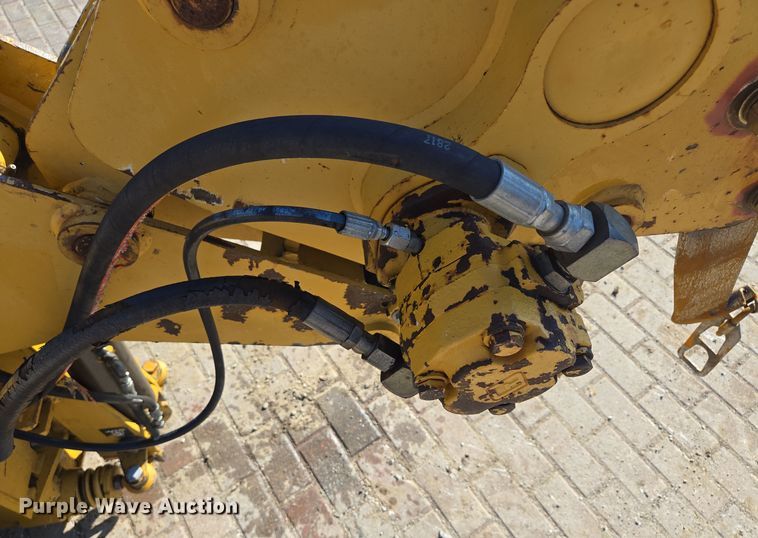 image for item EE8731 1999 Vermeer  LM25 vibratory cable plow