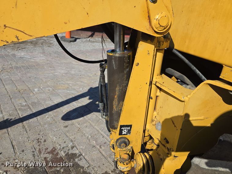 image for item EE8731 1999 Vermeer  LM25 vibratory cable plow