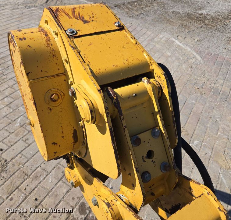 image for item EE8731 1999 Vermeer  LM25 vibratory cable plow