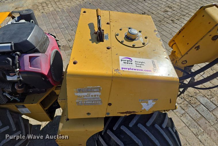 image for item EE8731 1999 Vermeer  LM25 vibratory cable plow