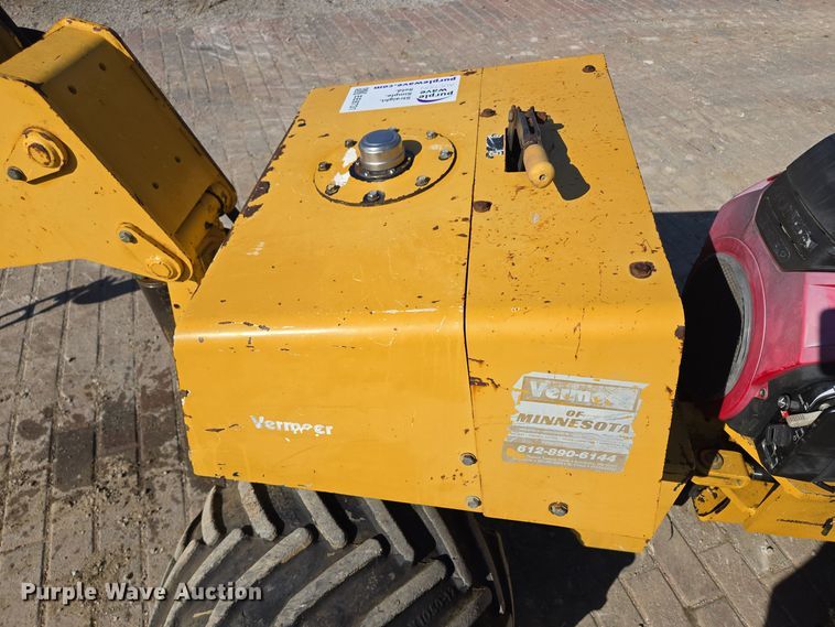 image for item EE8731 1999 Vermeer  LM25 vibratory cable plow