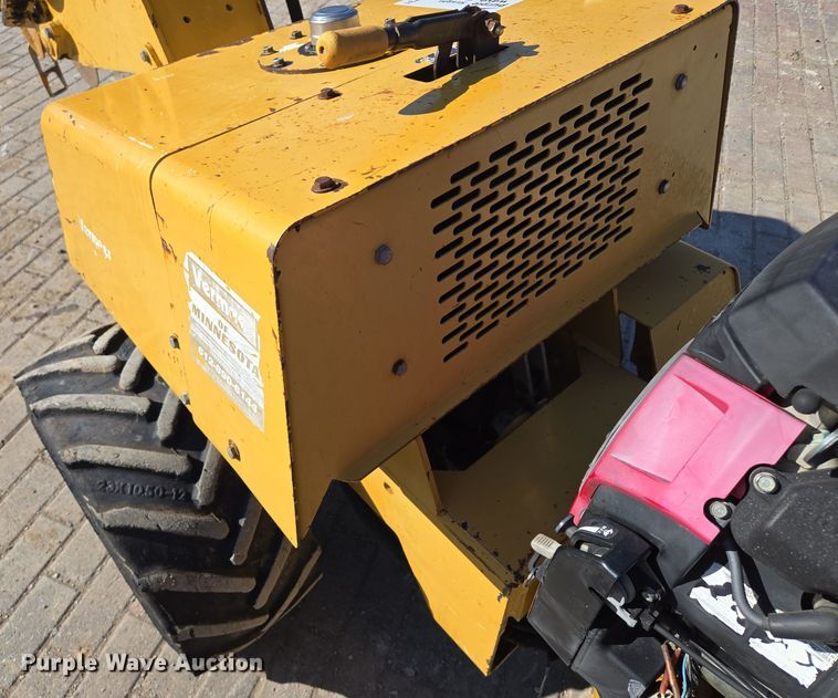 image for item EE8731 1999 Vermeer  LM25 vibratory cable plow