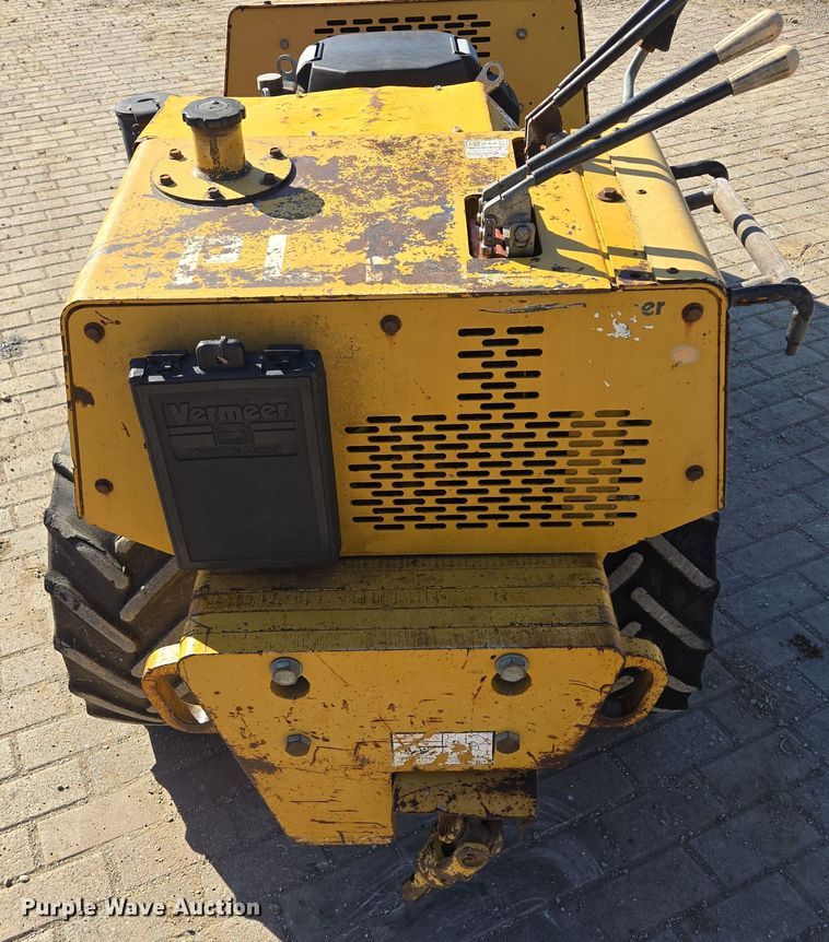 image for item EE8731 1999 Vermeer  LM25 vibratory cable plow