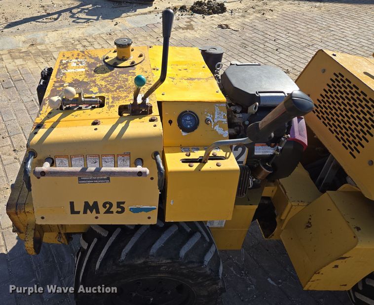 image for item EE8731 1999 Vermeer  LM25 vibratory cable plow