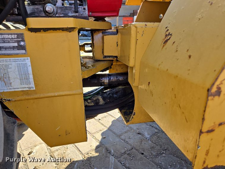 image for item EE8731 1999 Vermeer  LM25 vibratory cable plow