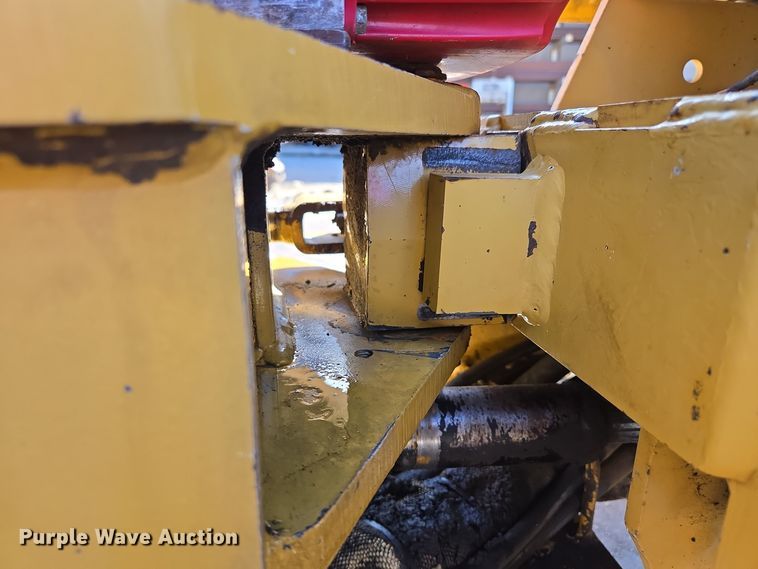 image for item EE8731 1999 Vermeer  LM25 vibratory cable plow