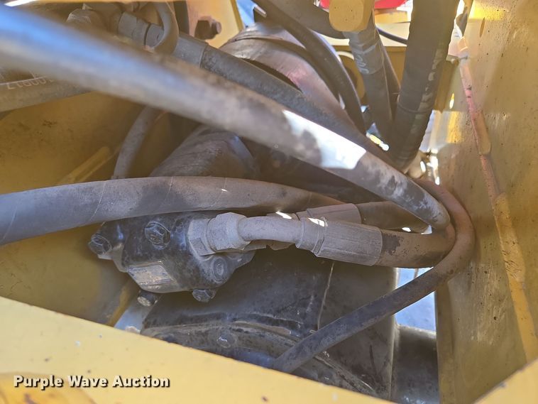 image for item EE8731 1999 Vermeer  LM25 vibratory cable plow