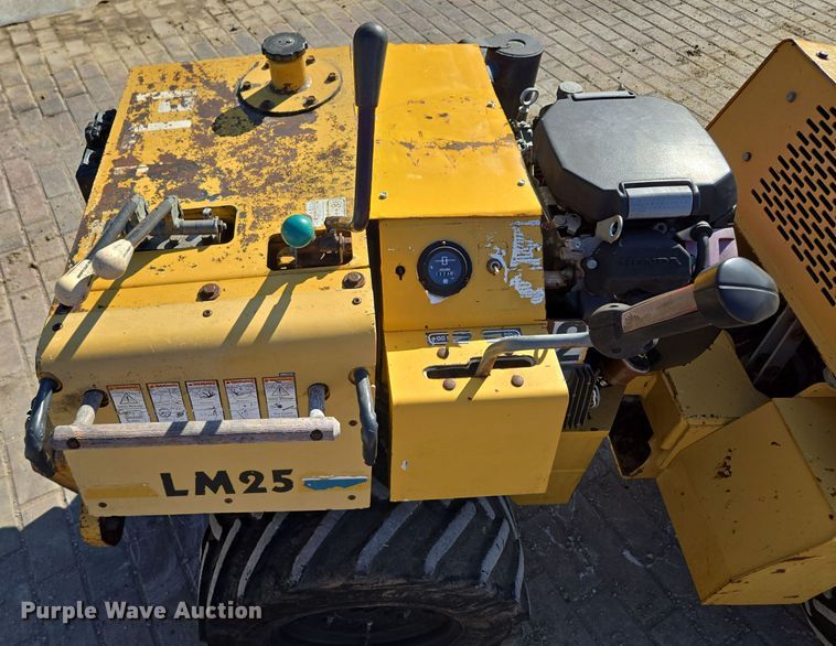 image for item EE8731 1999 Vermeer  LM25 vibratory cable plow