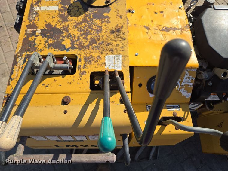 image for item EE8731 1999 Vermeer  LM25 vibratory cable plow