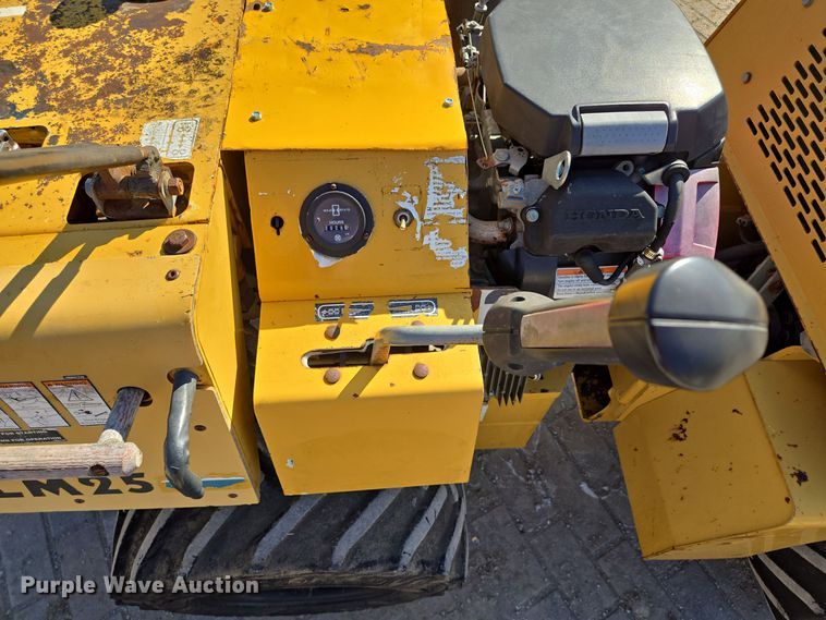 image for item EE8731 1999 Vermeer  LM25 vibratory cable plow