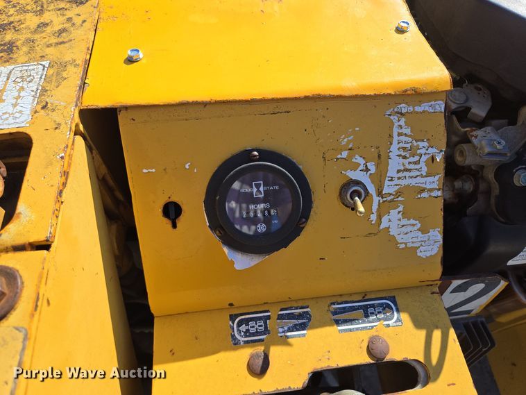 image for item EE8731 1999 Vermeer  LM25 vibratory cable plow