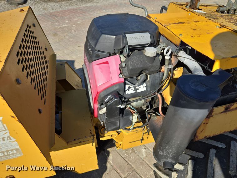 image for item EE8731 1999 Vermeer  LM25 vibratory cable plow