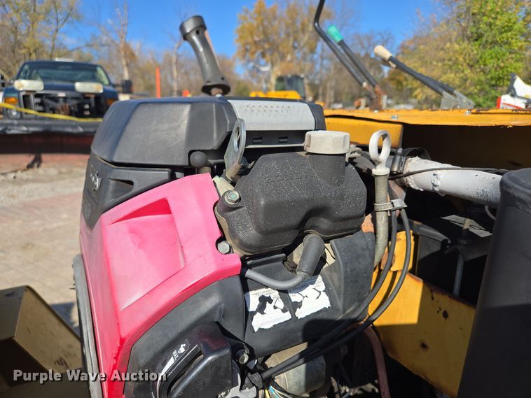 image for item EE8731 1999 Vermeer  LM25 vibratory cable plow