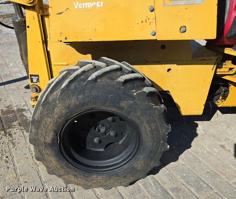 image for item EE8731 1999 Vermeer  LM25 vibratory cable plow