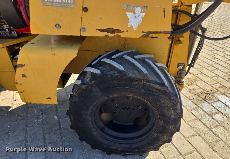 image for item EE8731 1999 Vermeer  LM25 vibratory cable plow