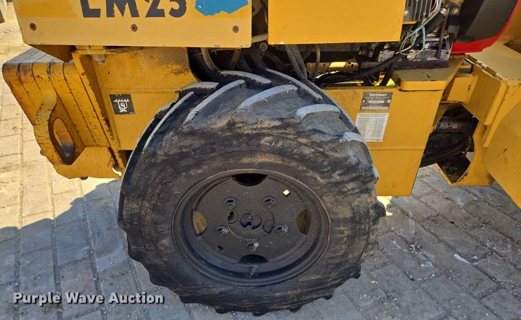 image for item EE8731 1999 Vermeer  LM25 vibratory cable plow