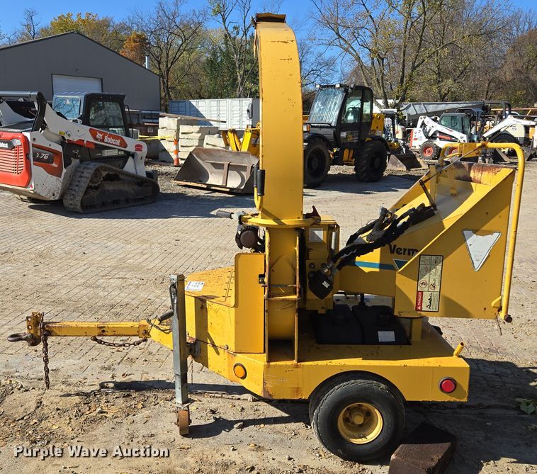 image for item EE8732 2001 Vermeer BC625A wood chipper