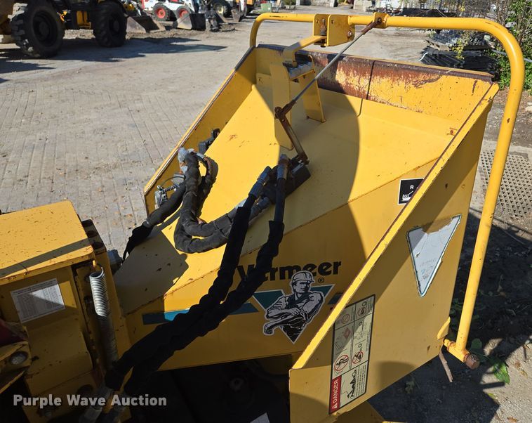 image for item EE8732 2001 Vermeer BC625A wood chipper