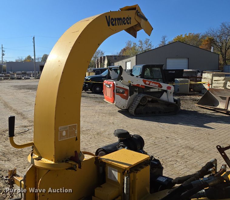 image for item EE8732 2001 Vermeer BC625A wood chipper