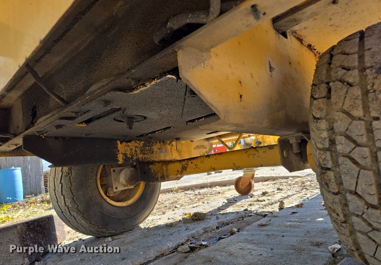 image for item EE8732 2001 Vermeer BC625A wood chipper