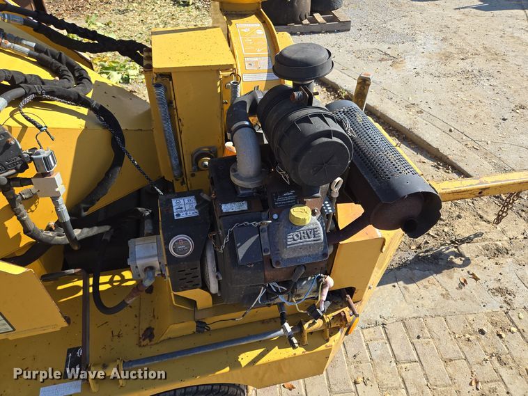 image for item EE8732 2001 Vermeer BC625A wood chipper