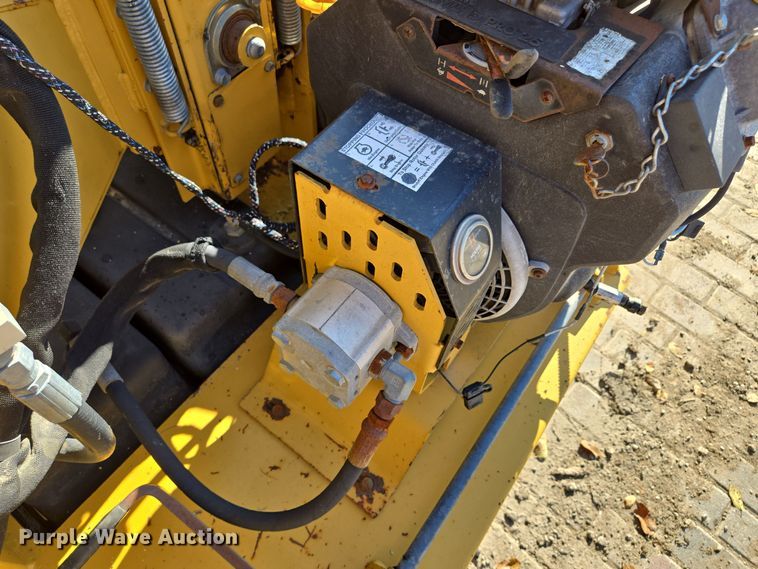 image for item EE8732 2001 Vermeer BC625A wood chipper